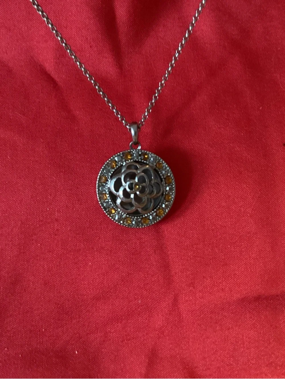 Floral Filigree Pendant Necklace with Amber Accent Stones - Women Jewelry - Picture 1 of 3